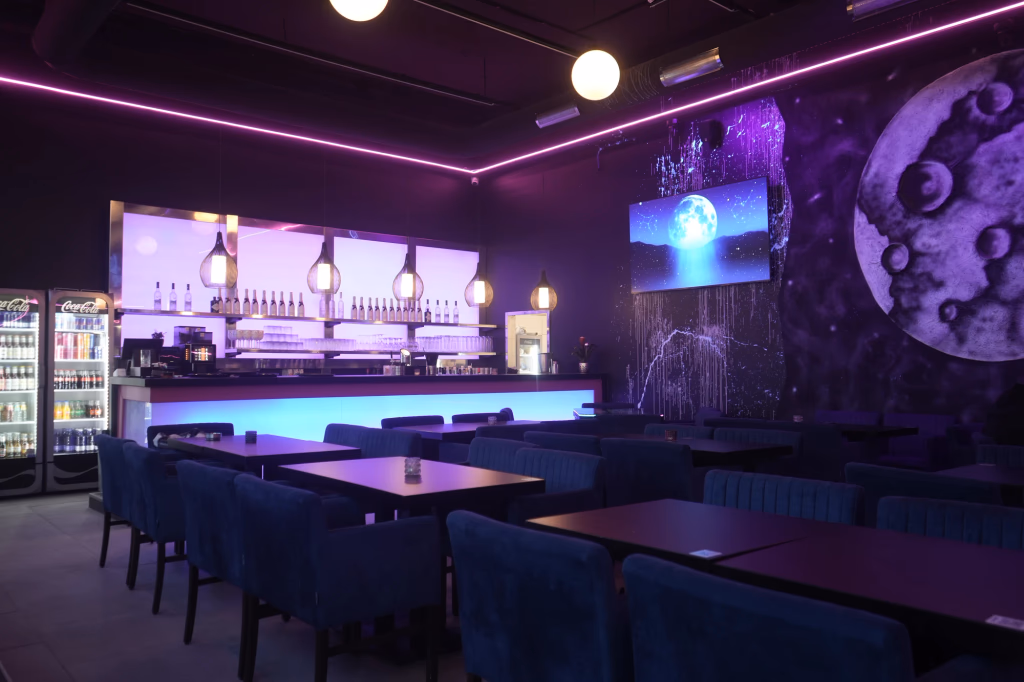 Moon Cafe Bar Lounge Hannover Garbsen Ambiente Außenansicht und Innenansicht